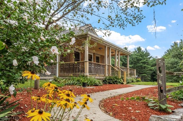 16-18 Curboy Rd, Sturbridge, MA 01566