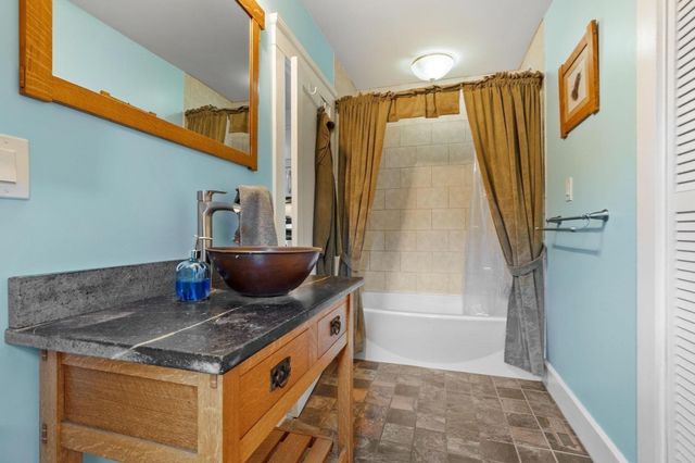 16-18 Curboy Rd, Sturbridge, MA 01566
