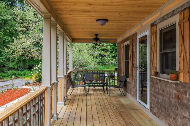 16-18 Curboy Rd, Sturbridge, MA 01566