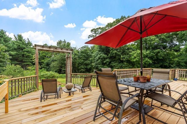 16-18 Curboy Rd, Sturbridge, MA 01566