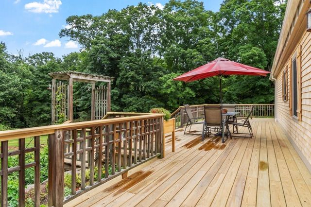16-18 Curboy Rd, Sturbridge, MA 01566