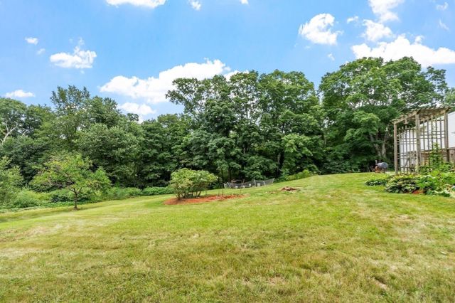 16-18 Curboy Rd, Sturbridge, MA 01566