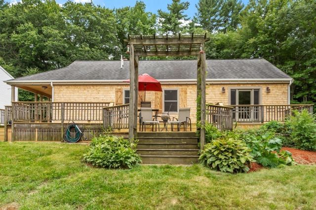 16-18 Curboy Rd, Sturbridge, MA 01566
