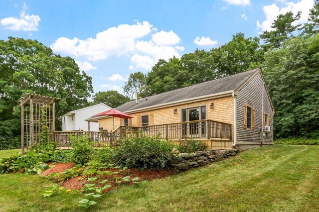 16-18 Curboy Rd, Sturbridge, MA 01566