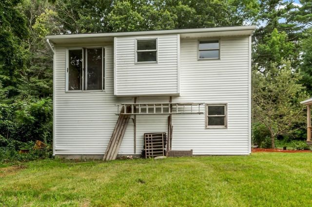 16-18 Curboy Rd, Sturbridge, MA 01566