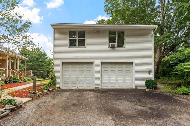 16-18 Curboy Rd, Sturbridge, MA 01566
