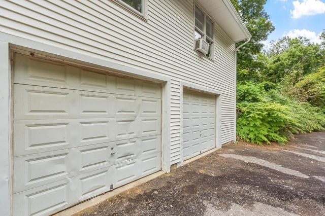 16-18 Curboy Rd, Sturbridge, MA 01566