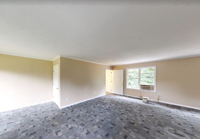 16-18 Curboy Rd, Sturbridge, MA 01566