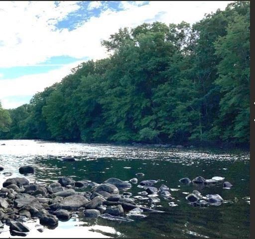 16-18 Curboy Rd, Sturbridge, MA 01566