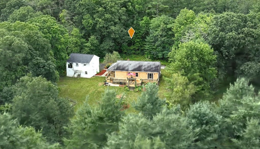 16-18 Curboy Rd, Sturbridge, MA 01566