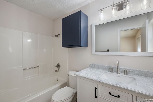 629 Fern Meadow Dr, Universal City, TX 78148