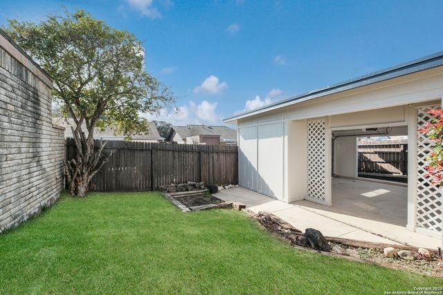 629 Fern Meadow Dr, Universal City, TX 78148