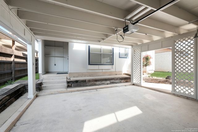 629 Fern Meadow Dr, Universal City, TX 78148