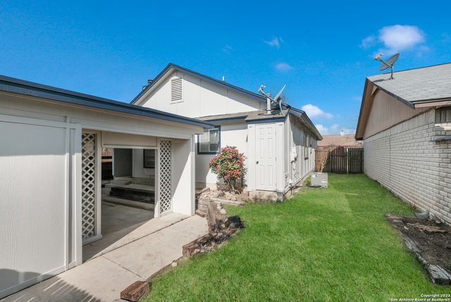 629 Fern Meadow Dr, Universal City, TX 78148