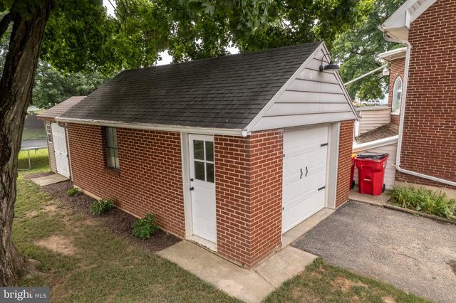 12 STROHM RD, Shippensburg, PA 17257