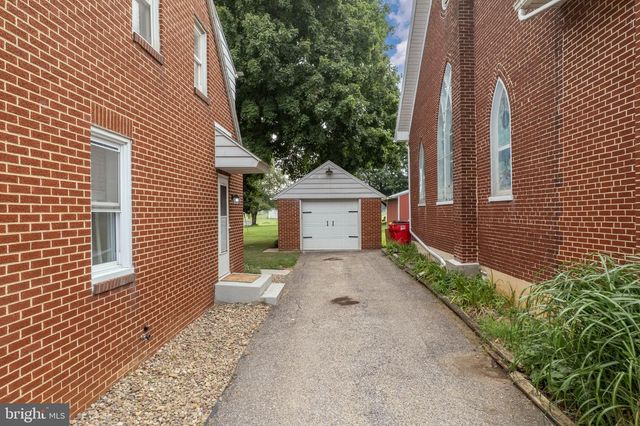 12 STROHM RD, Shippensburg, PA 17257