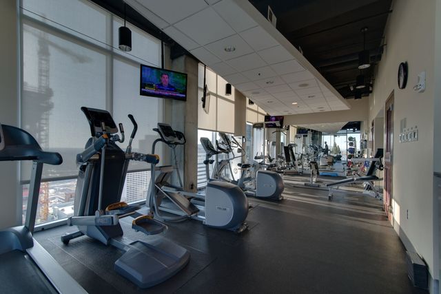 415 Church St Apt 2402, Nashville, TN 37219