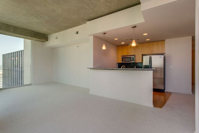 415 Church St Apt 2402, Nashville, TN 37219