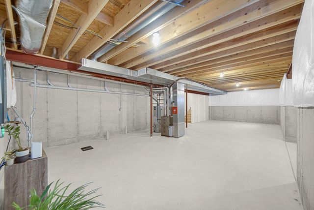 1079 Kleven Lane, Crown Point, IN 46307