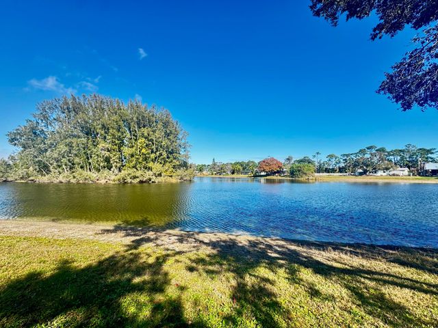 5812 Killarney Avenue, Fort Pierce, FL 34951