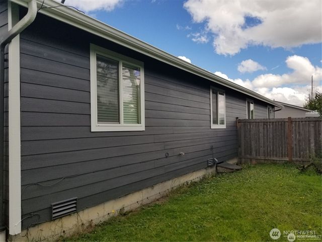 906 S 22nd Court, Mount Vernon, WA 98274