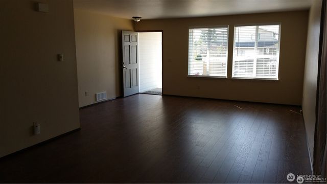 906 S 22nd Court, Mount Vernon, WA 98274