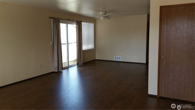 906 S 22nd Court, Mount Vernon, WA 98274