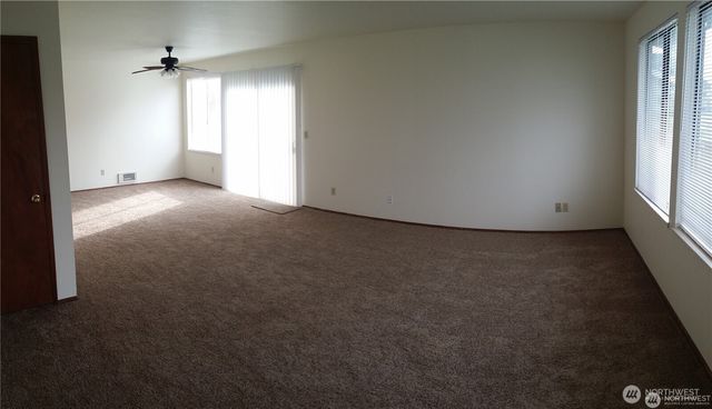 906 S 22nd Court, Mount Vernon, WA 98274