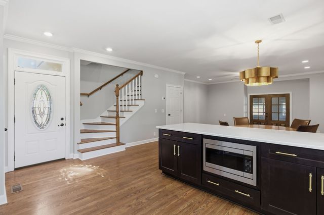 2836 Woodlawn Dr, Nashville, TN 37215