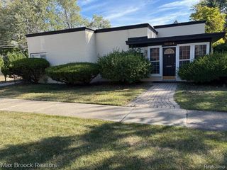 10154 ELGIN Avenue, Huntington Woods, MI 48070