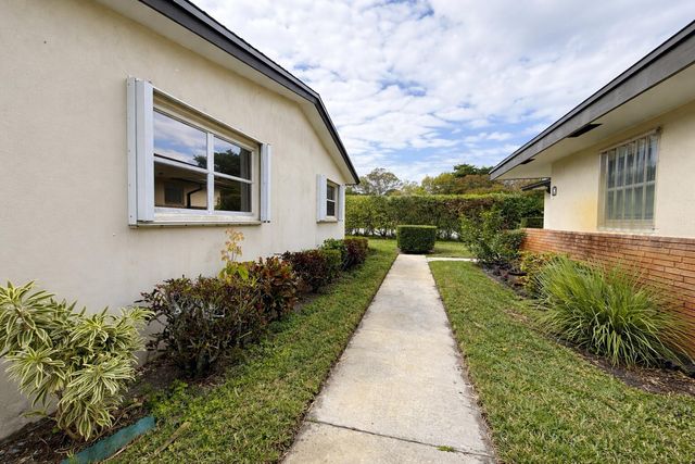 2947 Ashley Drive W Apt A, West Palm Beach, FL 33415