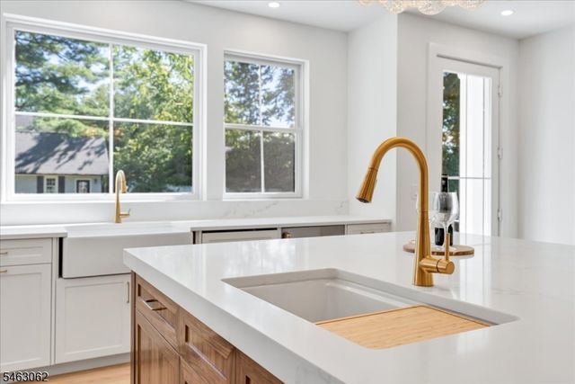 2042 W Broad St, Scotch Plains Twp., NJ 07076