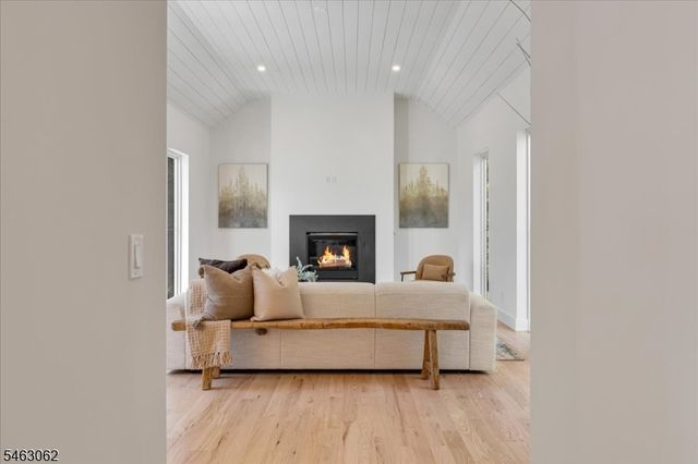 2042 W Broad St, Scotch Plains Twp., NJ 07076