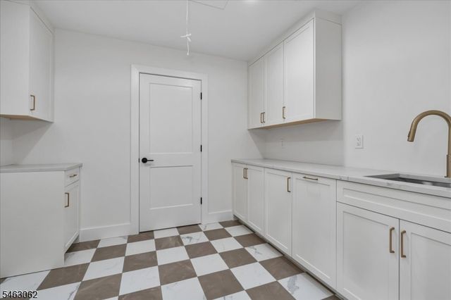 2042 W Broad St, Scotch Plains Twp., NJ 07076