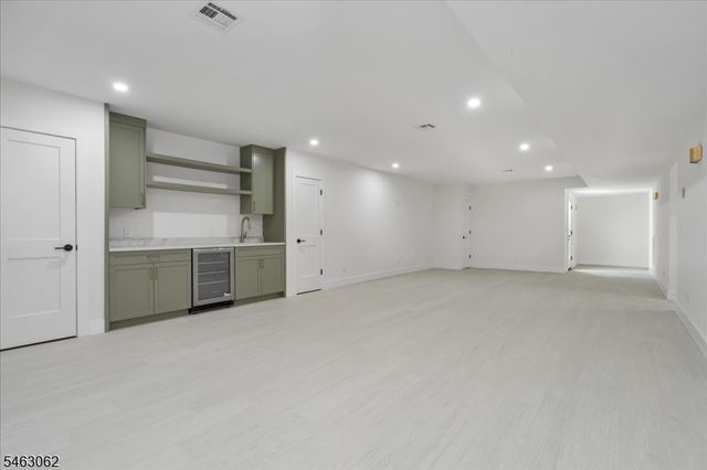 2042 W Broad St, Scotch Plains Twp., NJ 07076