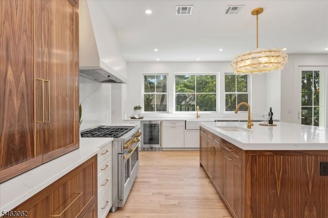 2042 W Broad St, Scotch Plains Twp., NJ 07076