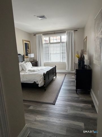 100 Stone Ridge Way APT 1H, Fairfield, CT 06824