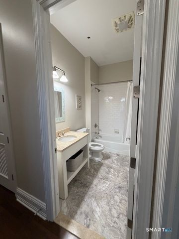 100 Stone Ridge Way APT 1H, Fairfield, CT 06824