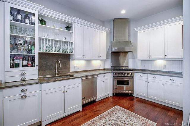 100 Stone Ridge Way APT 1H, Fairfield, CT 06824