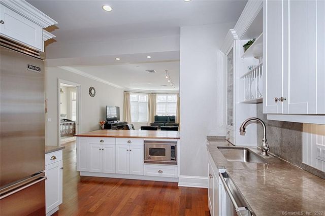 100 Stone Ridge Way APT 1H, Fairfield, CT 06824