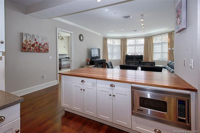 100 Stone Ridge Way APT 1H, Fairfield, CT 06824