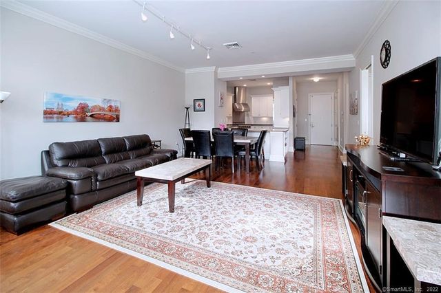 100 Stone Ridge Way APT 1H, Fairfield, CT 06824