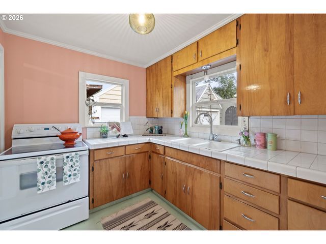 1928 Ne 63RD Ave, Portland, OR 97213