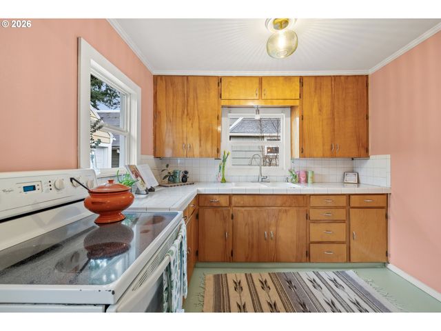 1928 Ne 63RD Ave, Portland, OR 97213