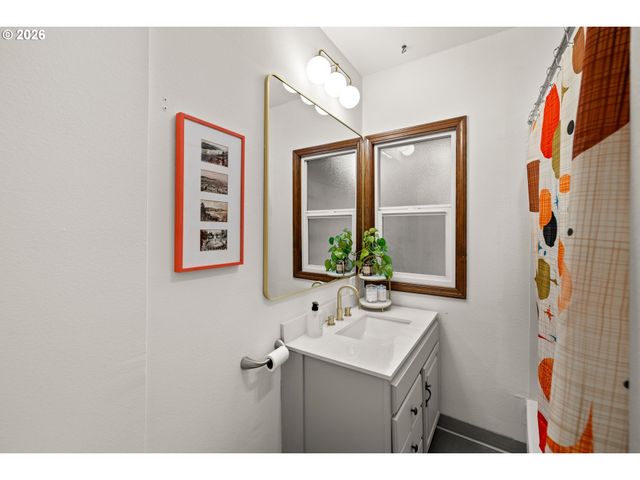 1928 Ne 63RD Ave, Portland, OR 97213