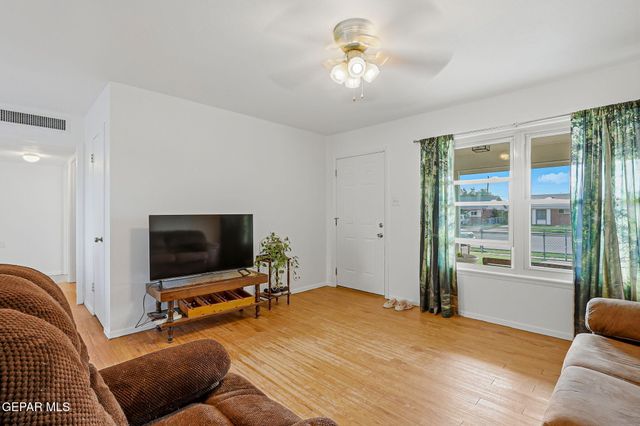 5633 PRINCE EDWARD Avenue, El Paso, TX 79924