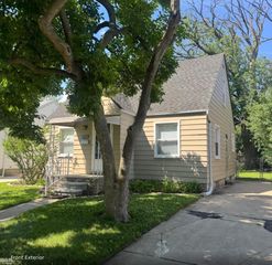 19749 Washtenaw Street, Harper Woods, MI 48225