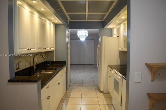 800 SW 142nd Avenue 104N, Pembroke Pines, FL 33027