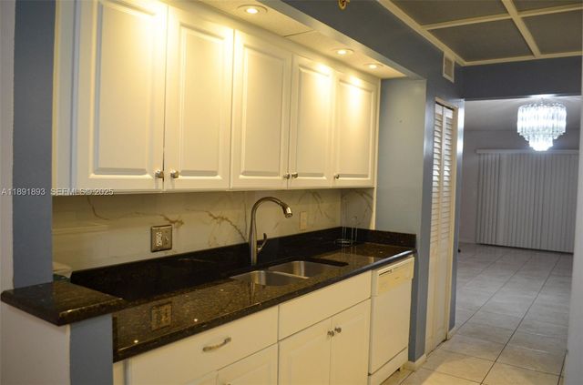 800 SW 142nd Avenue 104N, Pembroke Pines, FL 33027