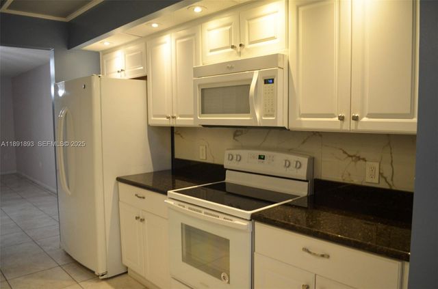 800 SW 142nd Avenue 104N, Pembroke Pines, FL 33027
